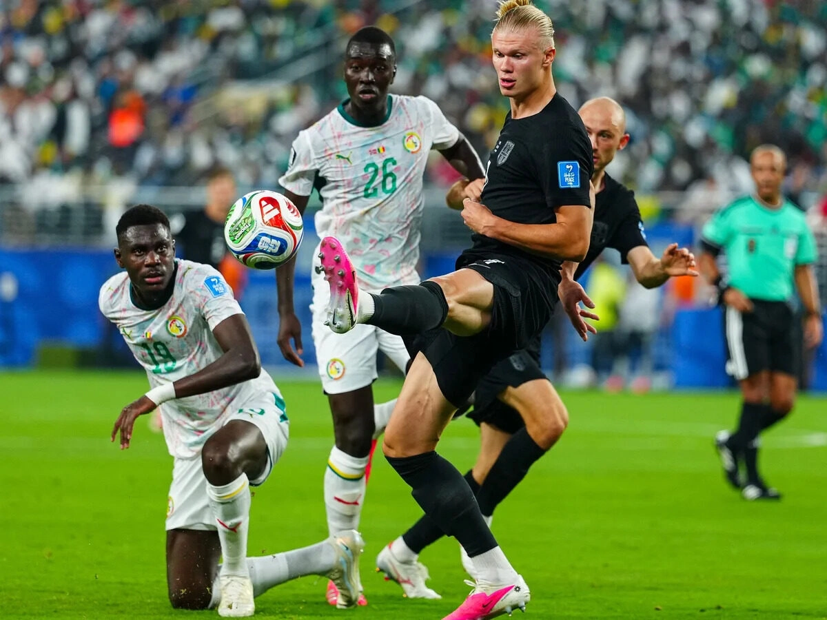 Sức mạnh hành lang biên của Senegal có phong độ rất cao với sự bùng nổ của Ismaila Sarr